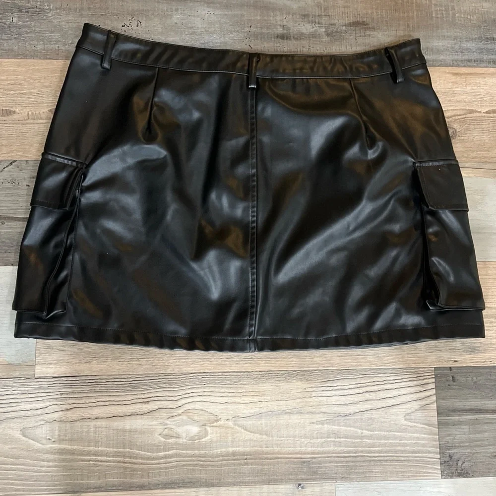 Fashion Nova Women’s Black Faux Leather Cargo Mini Skirt Plus Sz 2X Chic TC0426